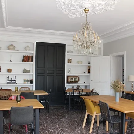 ベッド・アンド・ブレックファスト La Grande Maison Montmeyran