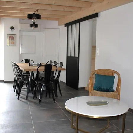 La Grande Maison לינה וארוחת בוקר