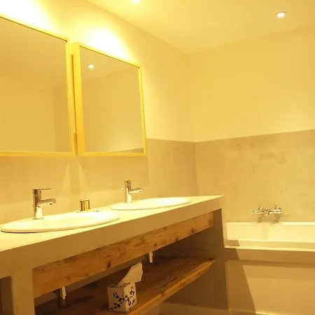 לינה וארוחת בוקר La Grande Maison 3*